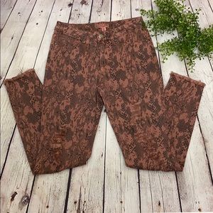 Easel snakeskin distressed pant